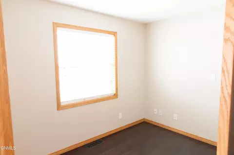 1162 12th St E, Dickinson, ND 58601 photo 24