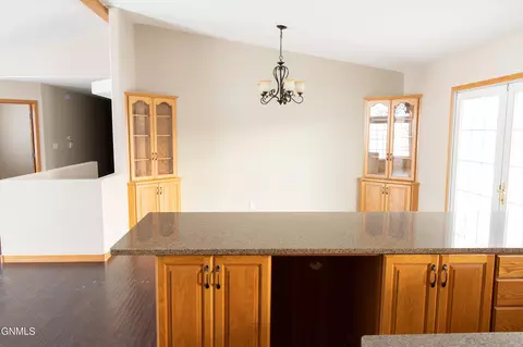 1162 12th St E, Dickinson, ND 58601 photo 12