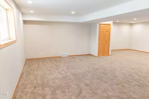 1162 12th St E, Dickinson, ND 58601 photo 64