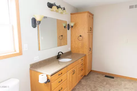 1162 12th St E, Dickinson, ND 58601 photo 20