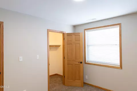 1162 12th St E, Dickinson, ND 58601 photo 58