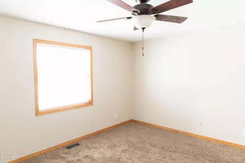 1162 12th St E, Dickinson, ND 58601 photo 15