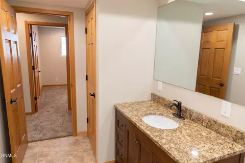 1162 12th St E, Dickinson, ND 58601 photo 46