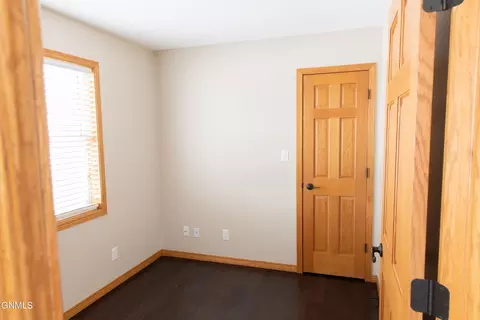 1162 12th St E, Dickinson, ND 58601 photo 25