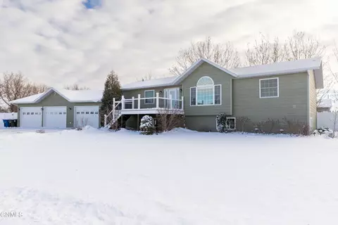 1162 12th St E, Dickinson, ND 58601 photo 1