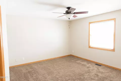 1162 12th St E, Dickinson, ND 58601 photo 14