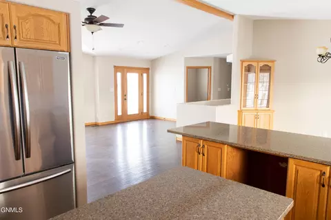 1162 12th St E, Dickinson, ND 58601 photo 13