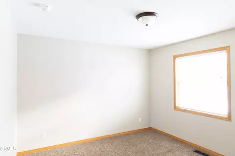 1162 12th St E, Dickinson, ND 58601 photo 30