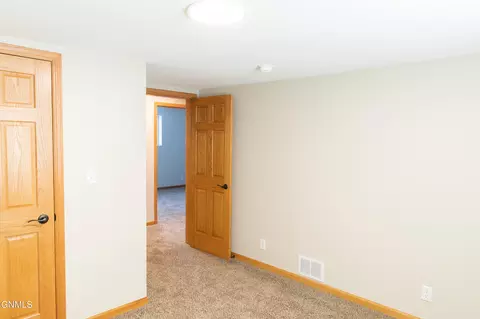 1162 12th St E, Dickinson, ND 58601 photo 55