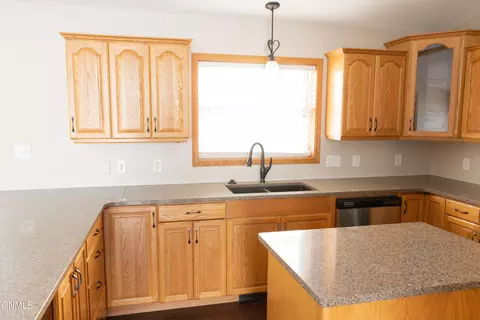1162 12th St E, Dickinson, ND 58601 photo 11