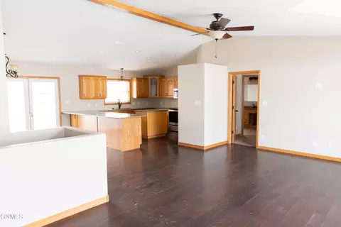 1162 12th St E, Dickinson, ND 58601 photo 5