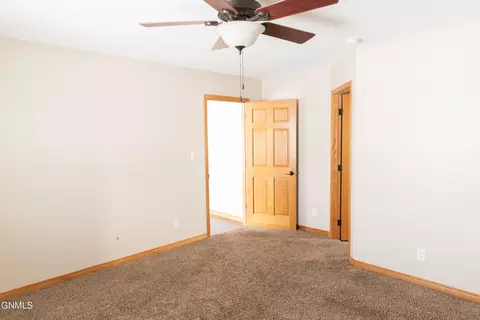 1162 12th St E, Dickinson, ND 58601 photo 16