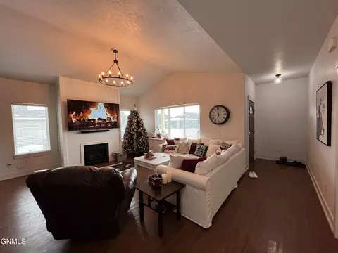 2802 24th St W, Williston, ND 58801 photo 10