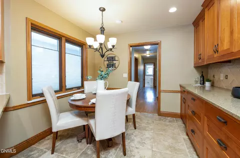 1009 Cottage Dr, Bismarck, ND 58501 photo 10