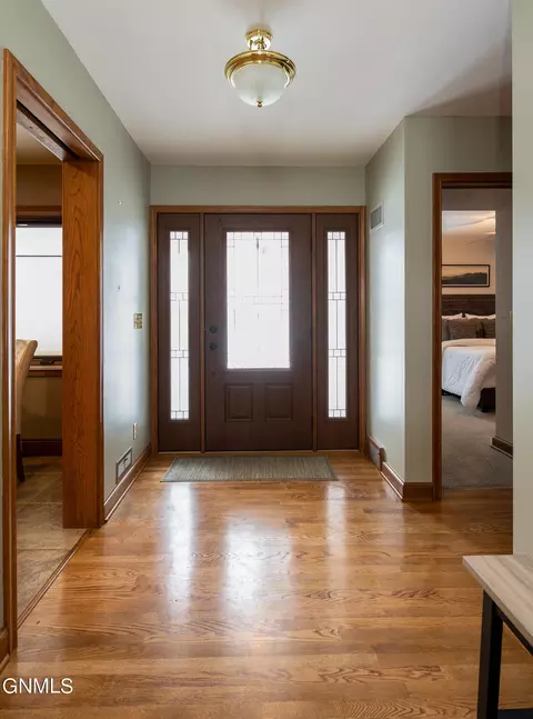 1009 Cottage Dr, Bismarck, ND 58501 photo 13