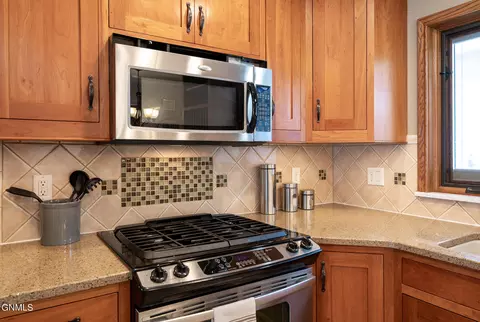 1009 Cottage Dr, Bismarck, ND 58501 photo 8