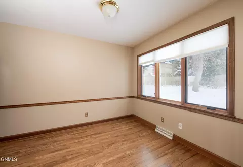 1009 Cottage Dr, Bismarck, ND 58501 photo 18