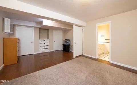 1009 Cottage Dr, Bismarck, ND 58501 photo 24