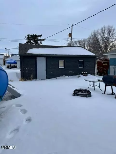 119 6th St W, Williston, ND 58801 photo 3