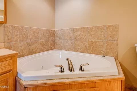 3822 Normandy St, Bismarck, ND 58503 photo 26