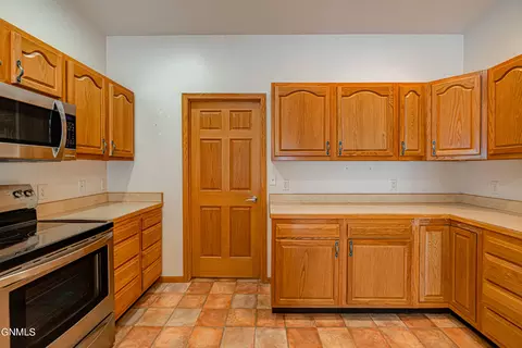 3822 Normandy St, Bismarck, ND 58503 photo 9