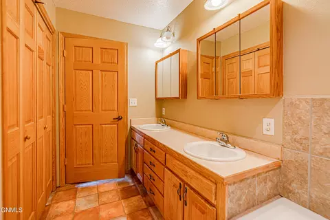 3822 Normandy St, Bismarck, ND 58503 photo 28