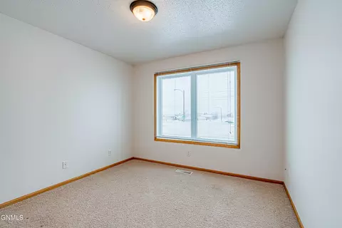 3822 Normandy St, Bismarck, ND 58503 photo 12