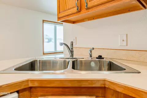3822 Normandy St, Bismarck, ND 58503 photo 11