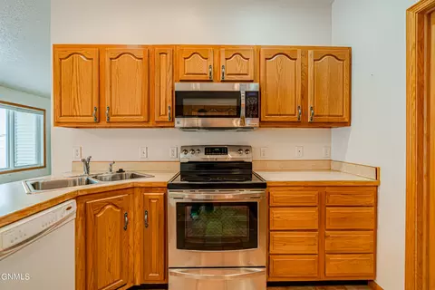 3822 Normandy St, Bismarck, ND 58503 photo 8