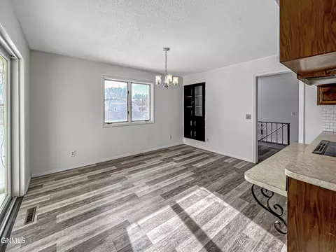 2208 University Ave, Williston, ND 58801 photo 39