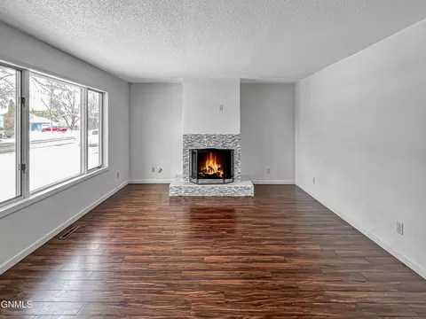 2208 University Ave, Williston, ND 58801 photo 19