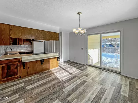 2208 University Ave, Williston, ND 58801 photo 37