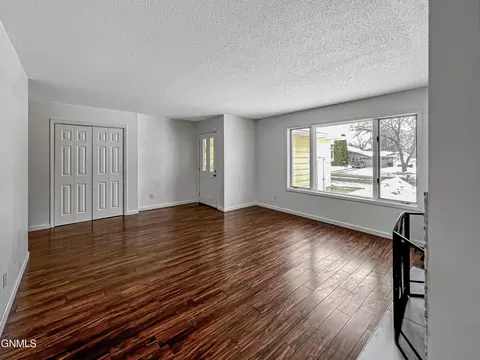 2208 University Ave, Williston, ND 58801 photo 23