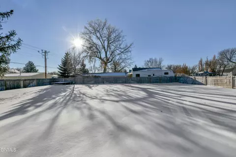 2208 University Ave, Williston, ND 58801 photo 10