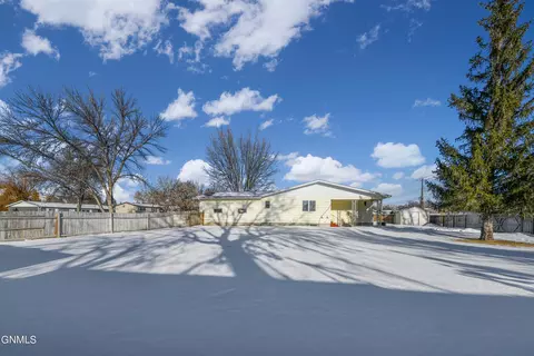 2208 University Ave, Williston, ND 58801 photo 9
