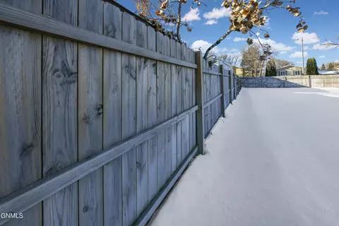 2208 University Ave, Williston, ND 58801 photo 8