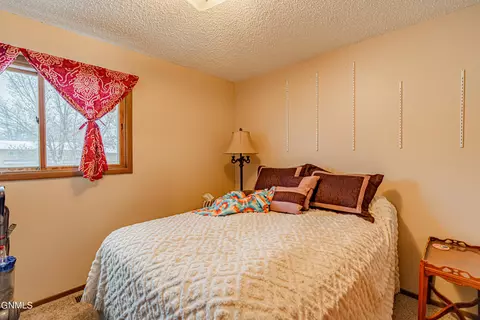 3736 Renee Dr, Bismarck, ND 58503 photo 7