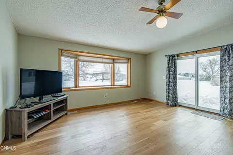 730 Custer Dr, Mandan, ND 58554 photo 15