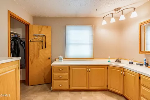 730 Custer Dr, Mandan, ND 58554 photo 21