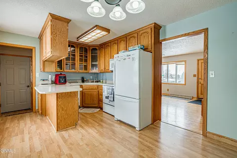 730 Custer Dr, Mandan, ND 58554 photo 8