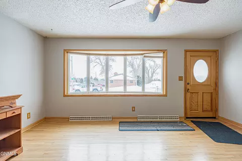 730 Custer Dr, Mandan, ND 58554 photo 4