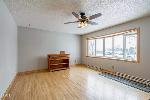 730 Custer Dr, Mandan, ND 58554 photo 3