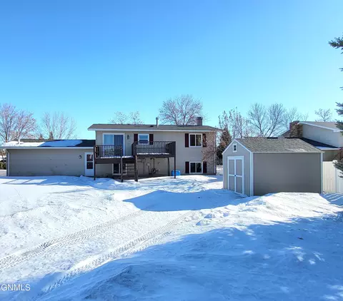 2405 University Ave, Williston, ND 58801 photo 18