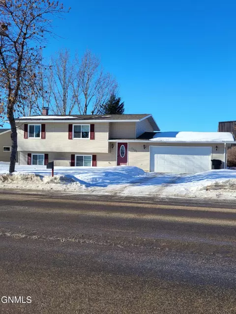 2405 University Ave, Williston, ND 58801 photo 1