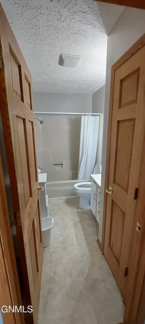 2405 University Ave, Williston, ND 58801 photo 12