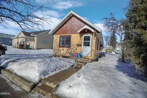 1014 W Broadway W, Williston, ND 58801 photo 1