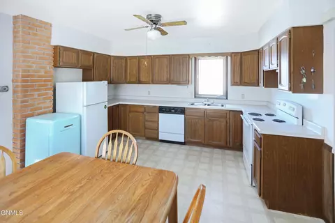 1014 W Broadway W, Williston, ND 58801 photo 5