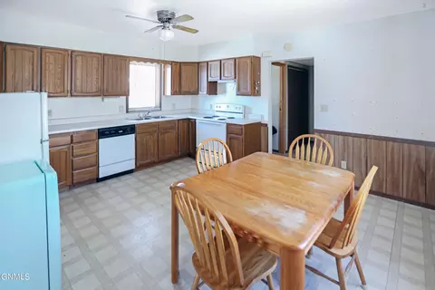 1014 W Broadway W, Williston, ND 58801 photo 4