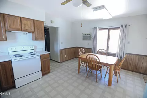 1014 W Broadway W, Williston, ND 58801 photo 6