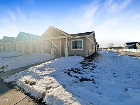 1541 19th Ave W, Williston, ND 58801 photo 3